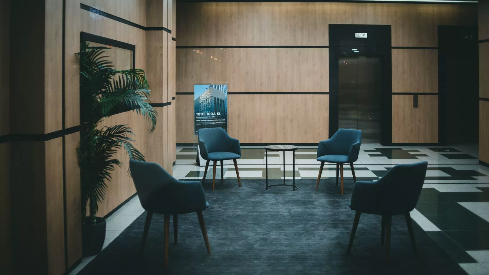 Vantis corporate IPTV and signage in an office lobby